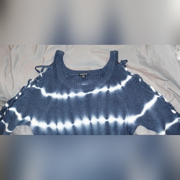 TORRID COLD-SHOULDER LACE-UP SLEEVE SWEATER, SIZE 00 ~ EXCELLENT CONDITION - Picture 13 of 16